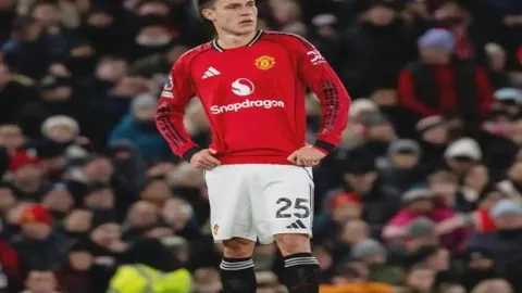 “赛前紧急通知茹萨缺阵 海港面临争议判罚挑战”